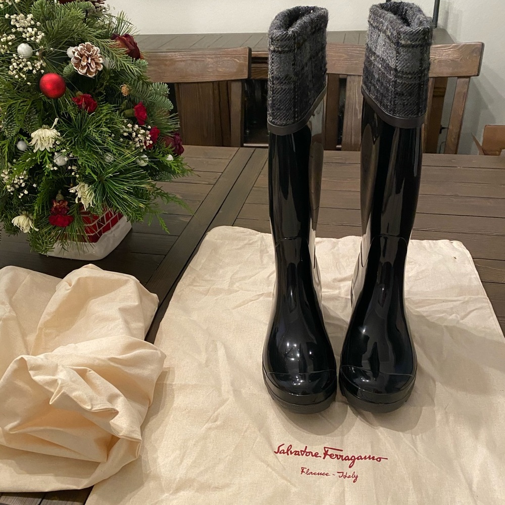 Salvatore Ferragamo rain boots size 9
